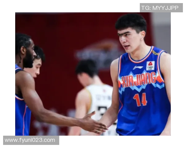 新疆队26号球员鲁吐布拉获得赛季最佳新秀称号，未来可期